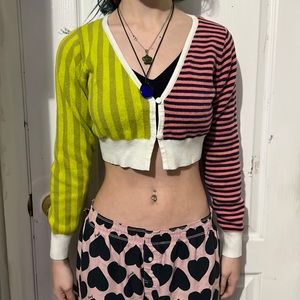 y2k crop cardigan w buttons! 🍄